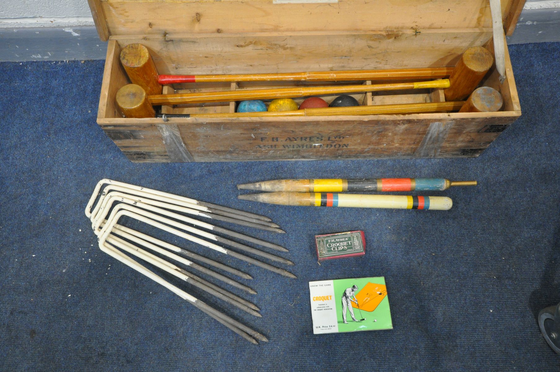 AN EARLY 20TH CENTURY F H AYRES LTD ASH WIMBLEDON CROQUET SET, appears complete, along with a book - Image 2 of 5