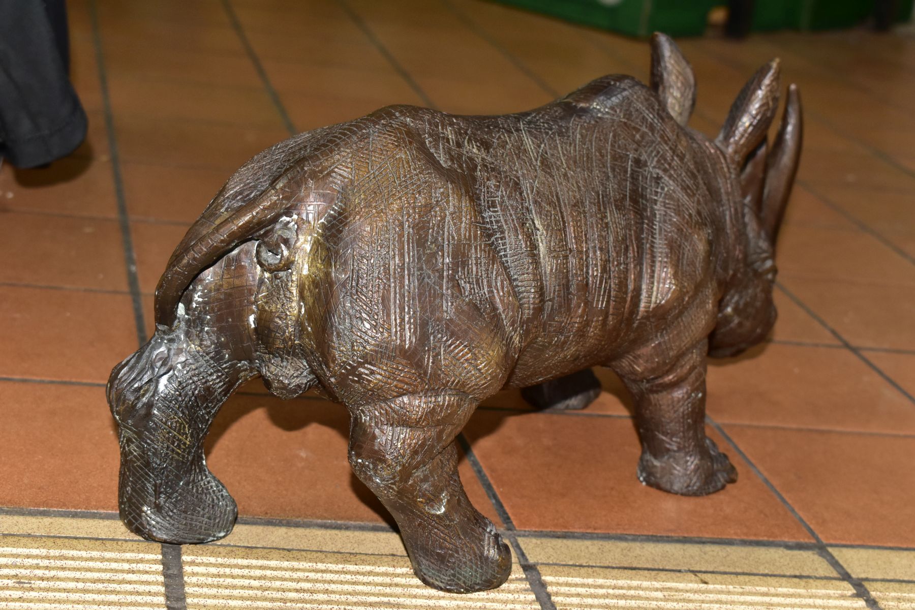 A BRONZE RHINOCEROS FIGURE, height 18cm, length 50cm, heavy (Condition report: good, no obvious - Image 5 of 7