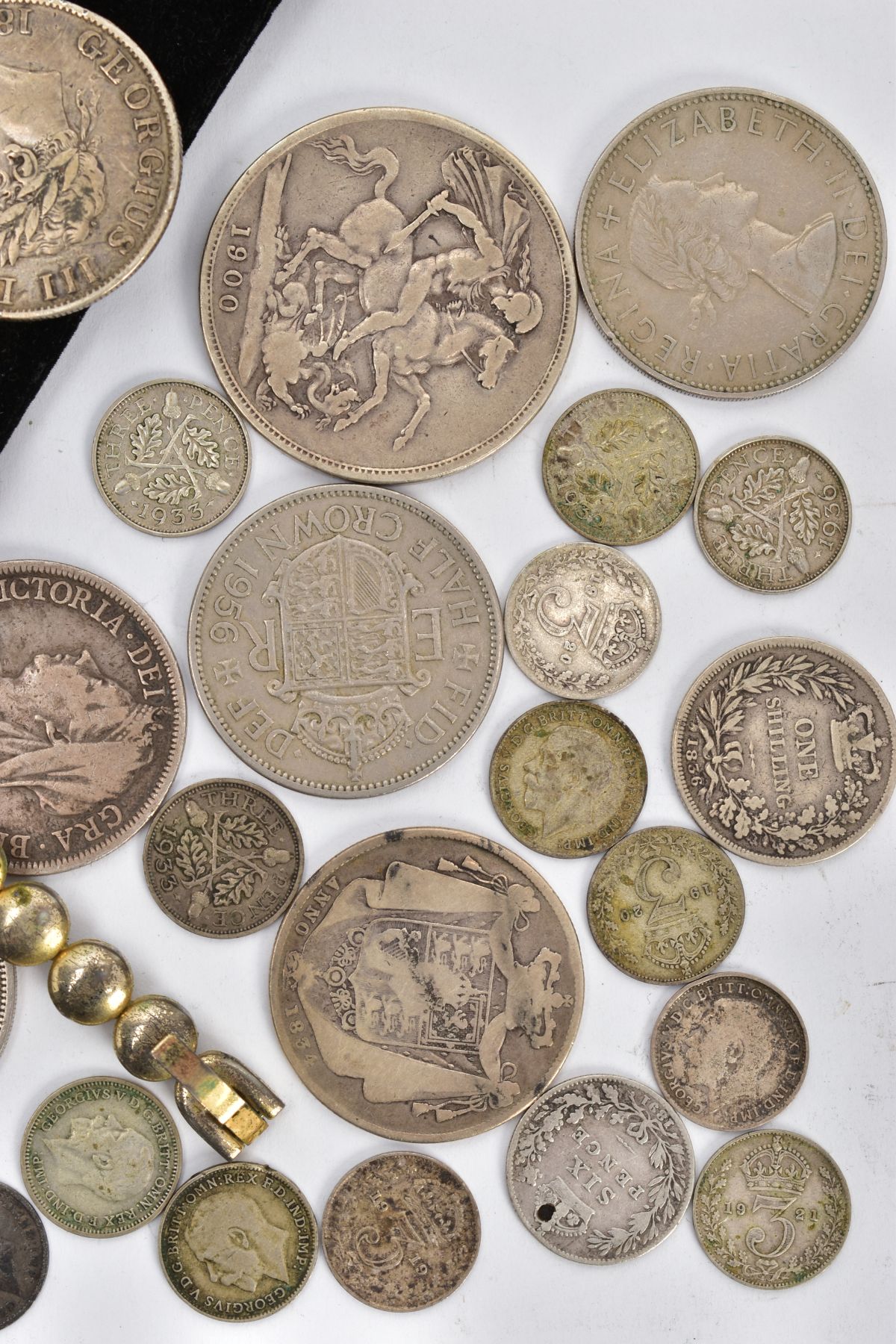A SMALL AMOUNT OF COINS AND COSTUME JEWELLERY, to include Victoria Half Crown, double Florin, half - Bild 5 aus 7