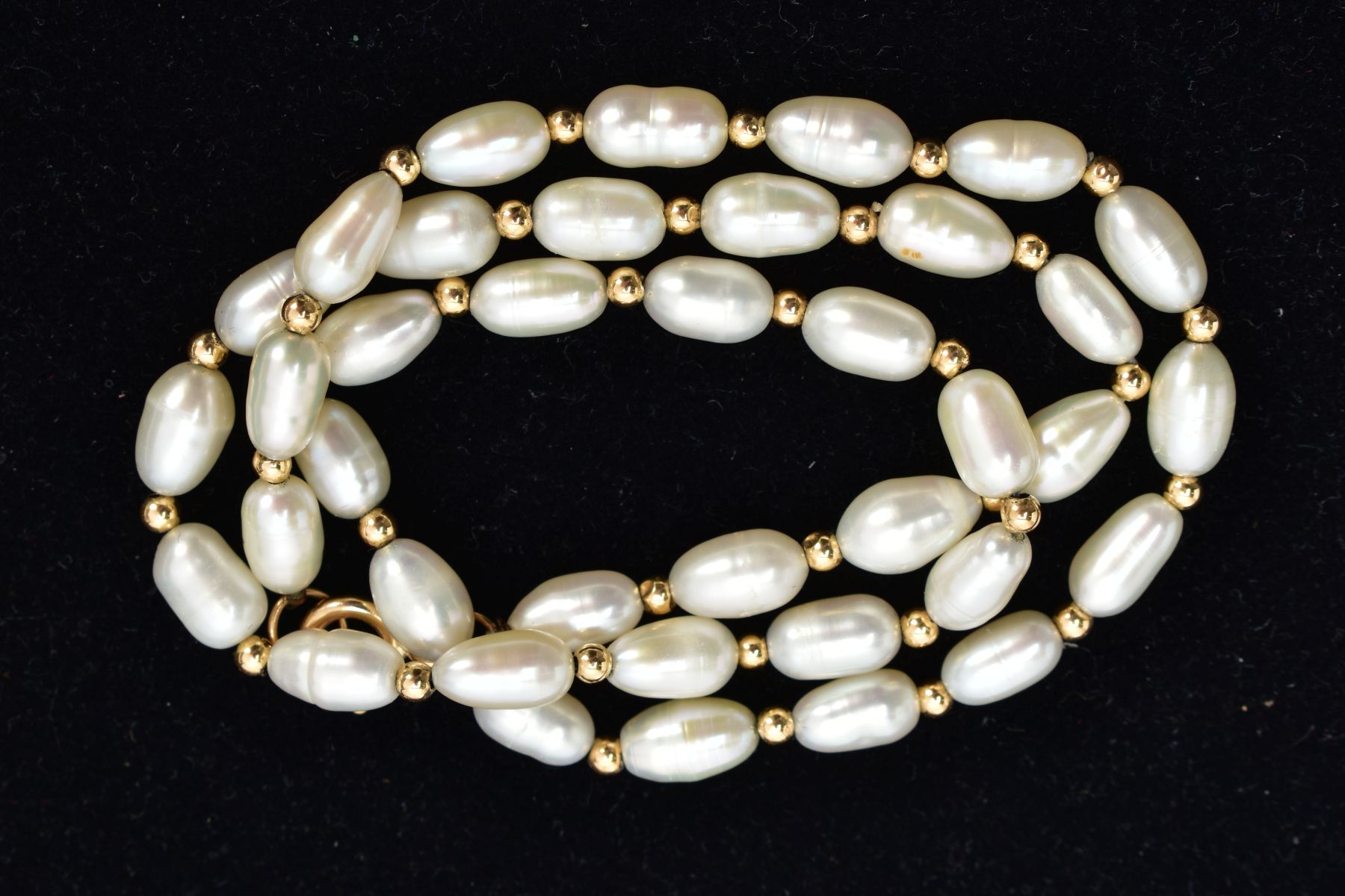 A CULTURED FRESHWATER PEARL NECKLACE, thirty-eight baroque fresh water pearls interspaced between - Image 2 of 3