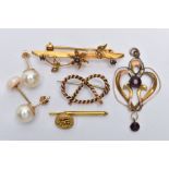 AN ASSORTMENT OF YELLOW METAL ITEMS, to include a yellow metal knotted rope brooch, a floral