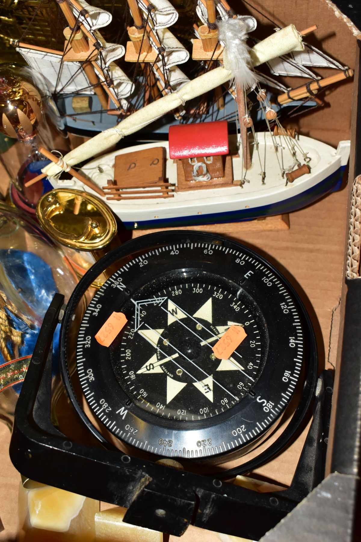 TWO BOXES OF CLOCKS, METALWARES AND SUNDRY ITEMS, to include two glass display domes with bases - Image 4 of 6