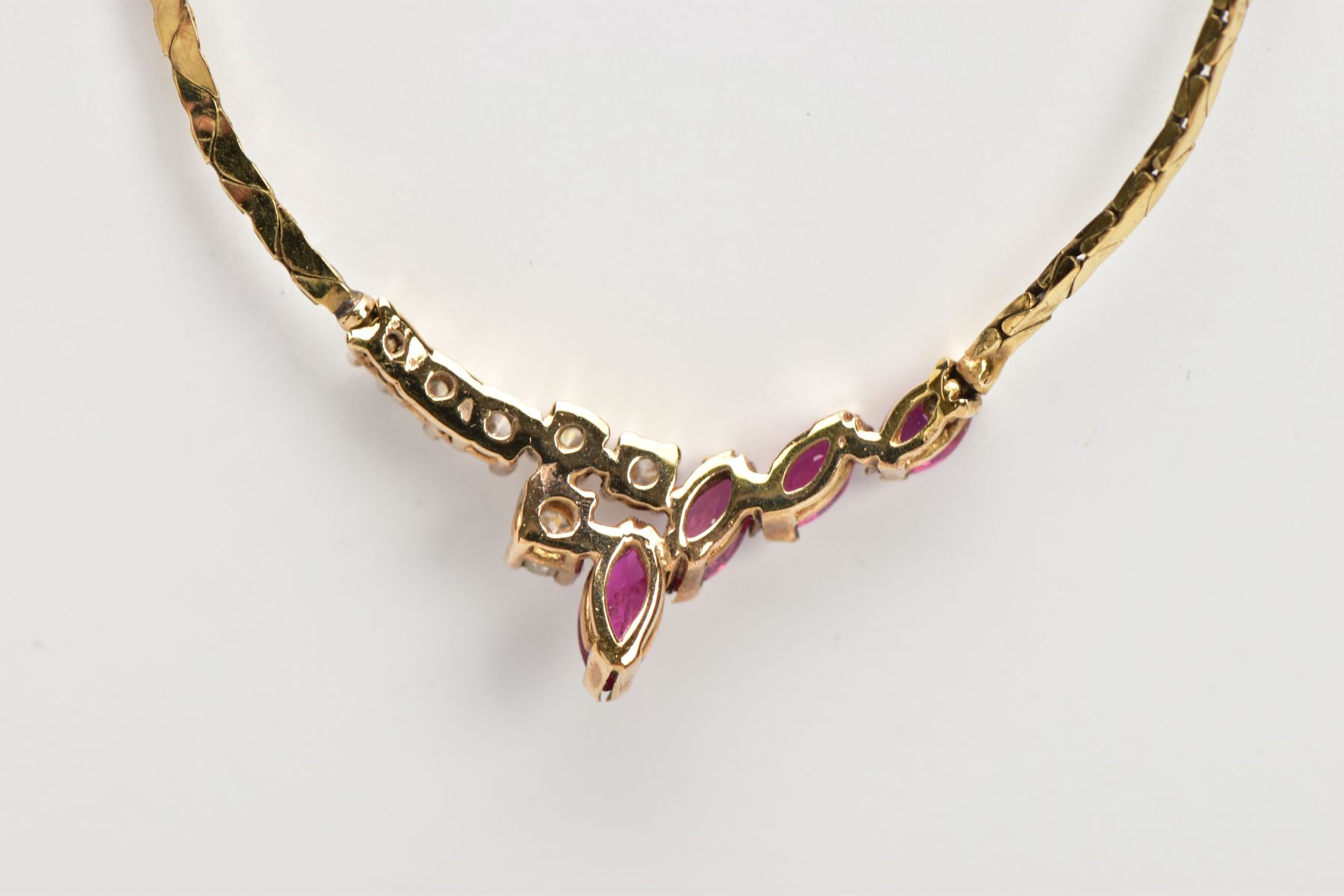 A RUBY AND DIAMOND COLLAR NECKLACE, a yellow metal flat link chain leading onto four graduating - Image 5 of 5