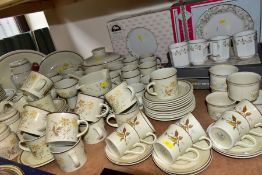 ROYAL DOULTON AND JOHNSON BROTHERS TEA / DINNER WARES ETC, to include 'Sandsprite' nine dinner and