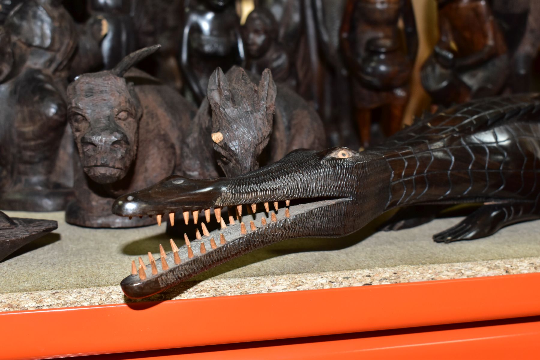A GROUP OF CARVED HARDWOOD AFRICAN FIGURES, to include a nativity set from Dar-es-Salaam, - Image 16 of 16