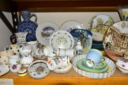 A GROUP OF CERAMICS, to include a Plaue early twentieth century handled dish with handpainted