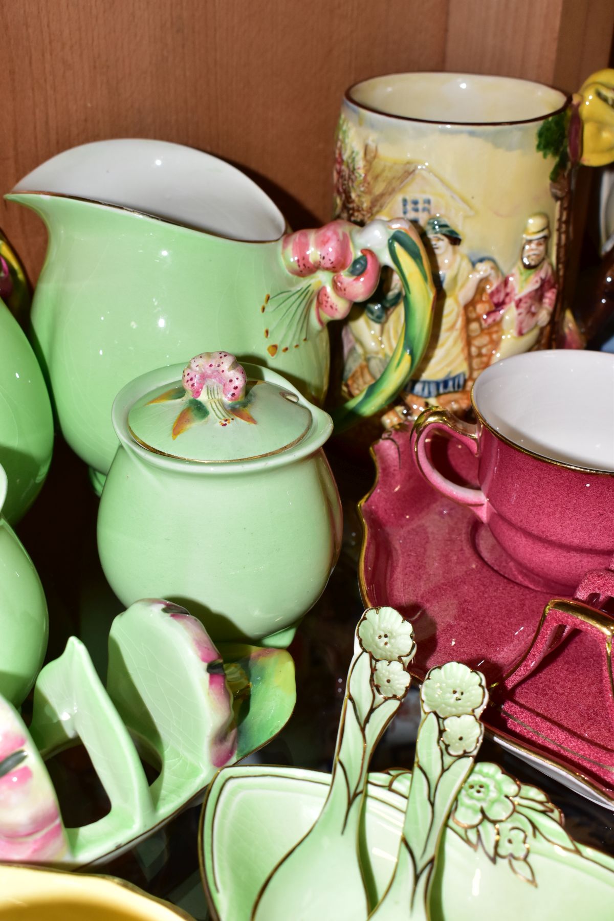 A GROUP OF ASSORTED ROYAL WINTON TABLE AND ORNAMENTAL WARES, including a breakfast for one set on - Image 9 of 17