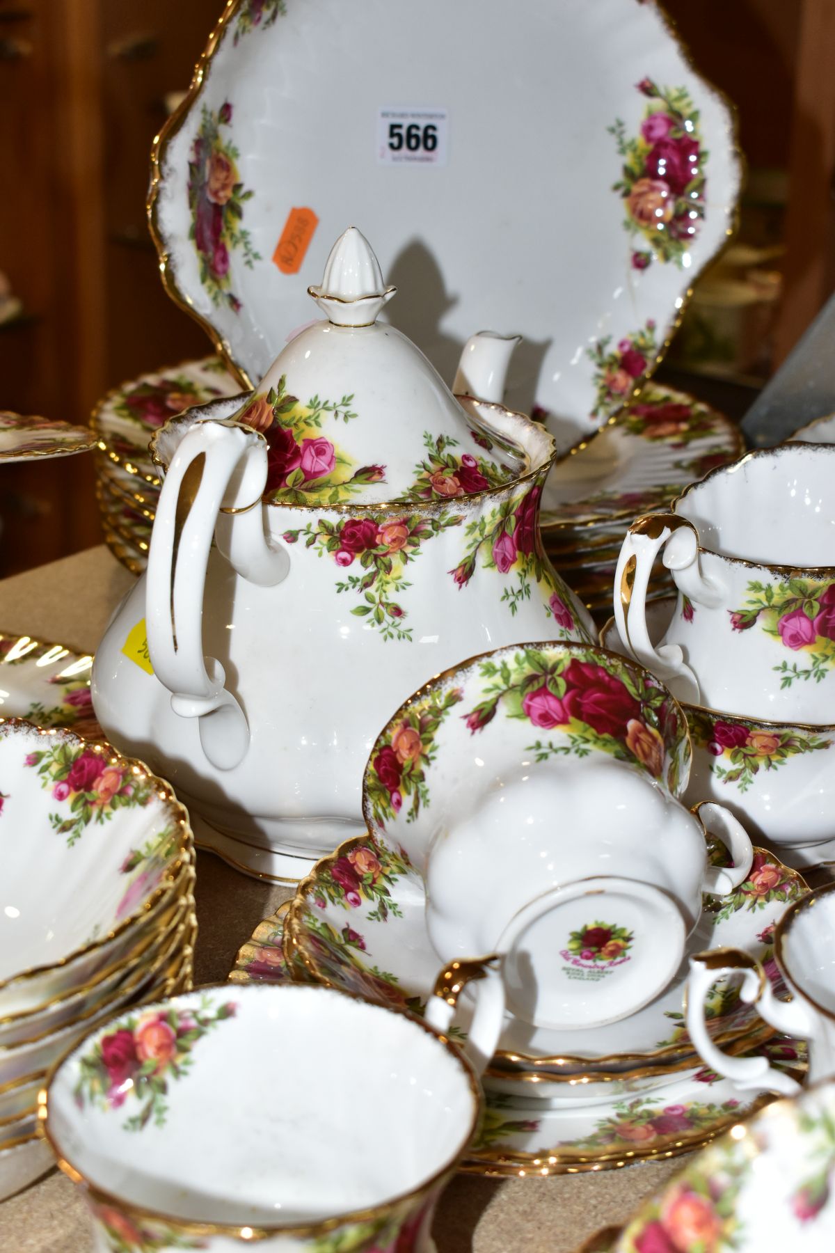 A FIFTY PIECE ROYAL ALBERT OLD COUNTRY ROSES DINNER SERVICE, comprising a teapot, a sugar bowl, a - Image 9 of 12