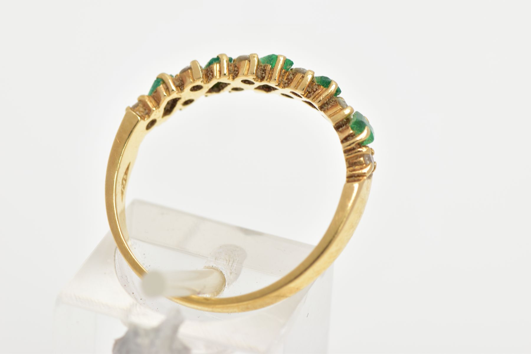 AN 18CT GOLD EMERALD AND DIAMOND HALF ETERNITY RING, designed with a row of rectangular cut emeralds - Image 3 of 4