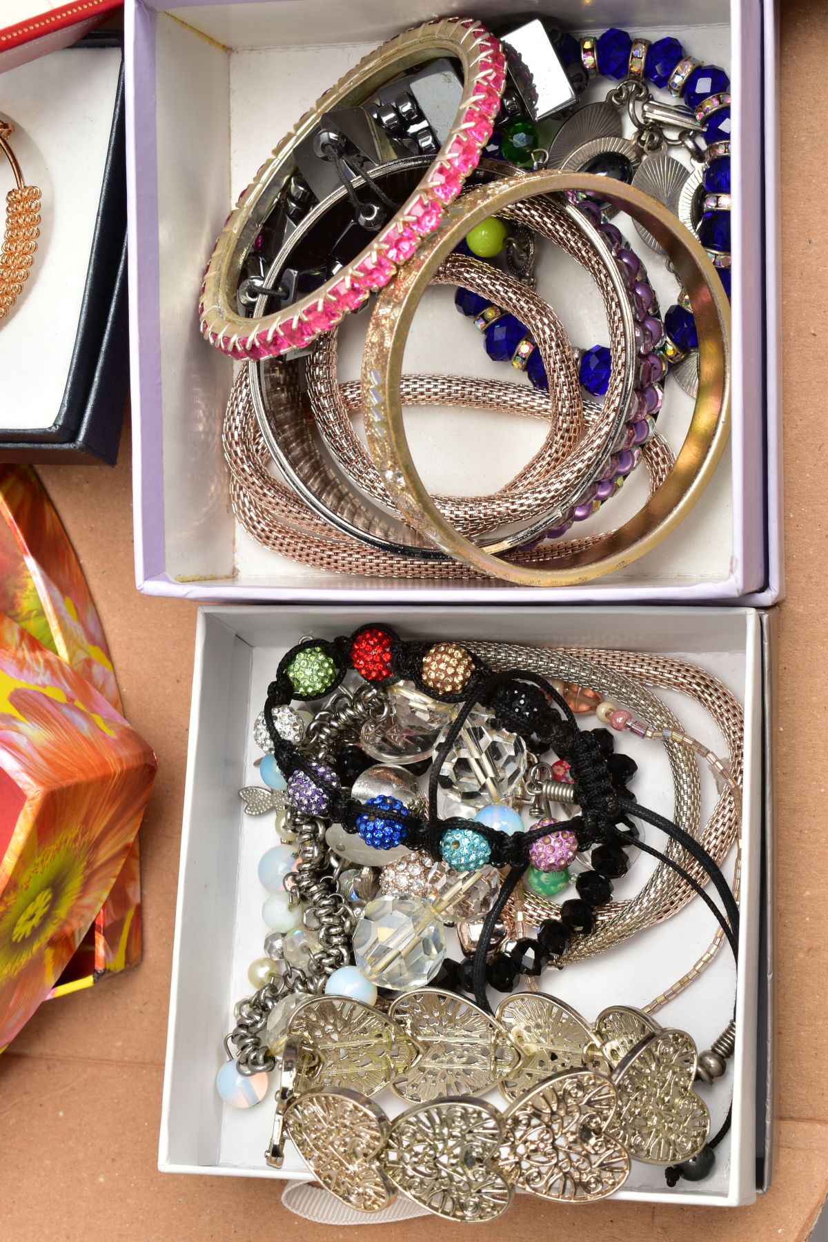 AN ASORTMENT OF COSTUME JEWELLERY, three boxes of costume jewellery containing a selection of - Image 5 of 14