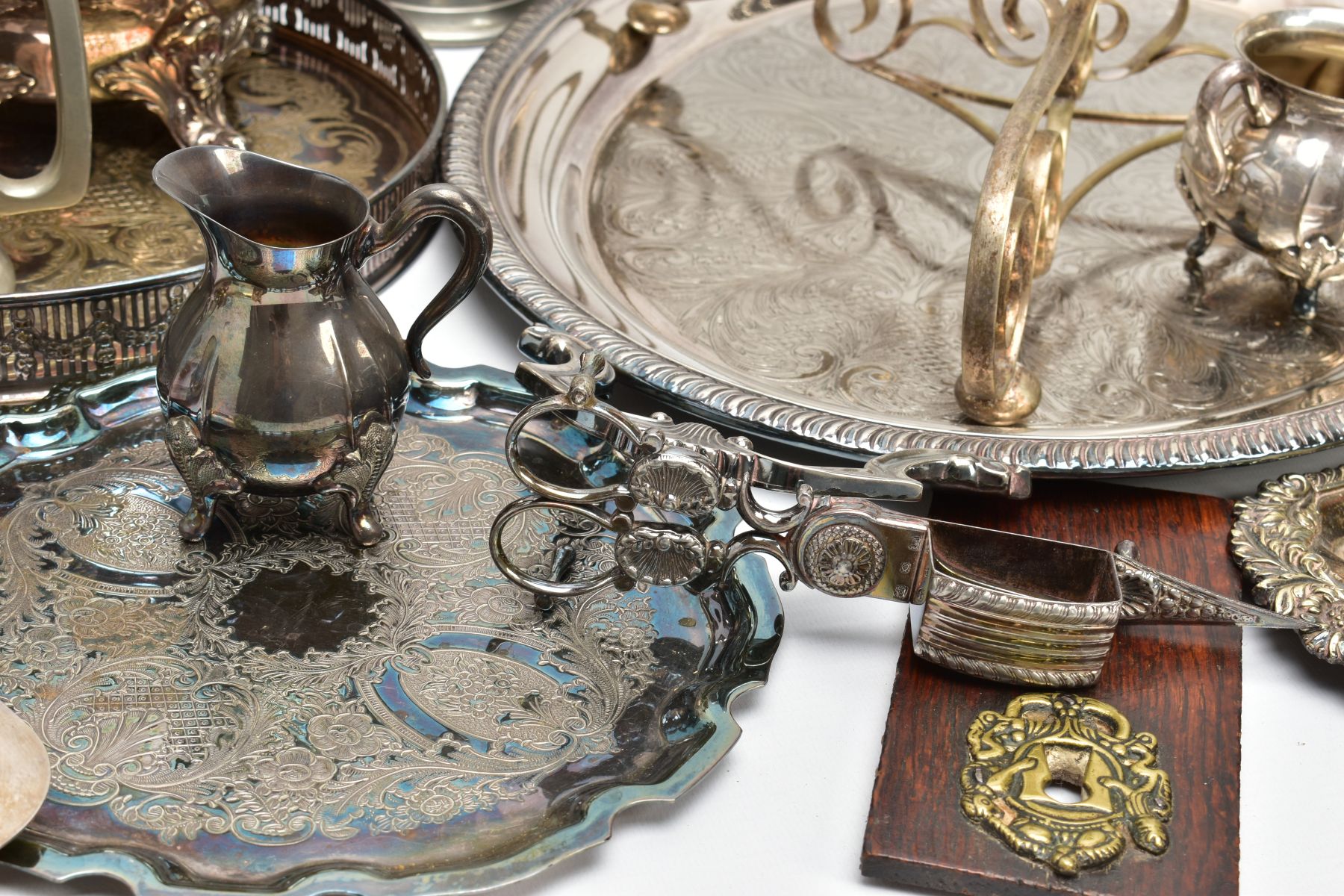 A BOX OF ASSORTED WHITE METAL WARE, to include a silver-plated teapot, a white metal floral centre - Image 4 of 11