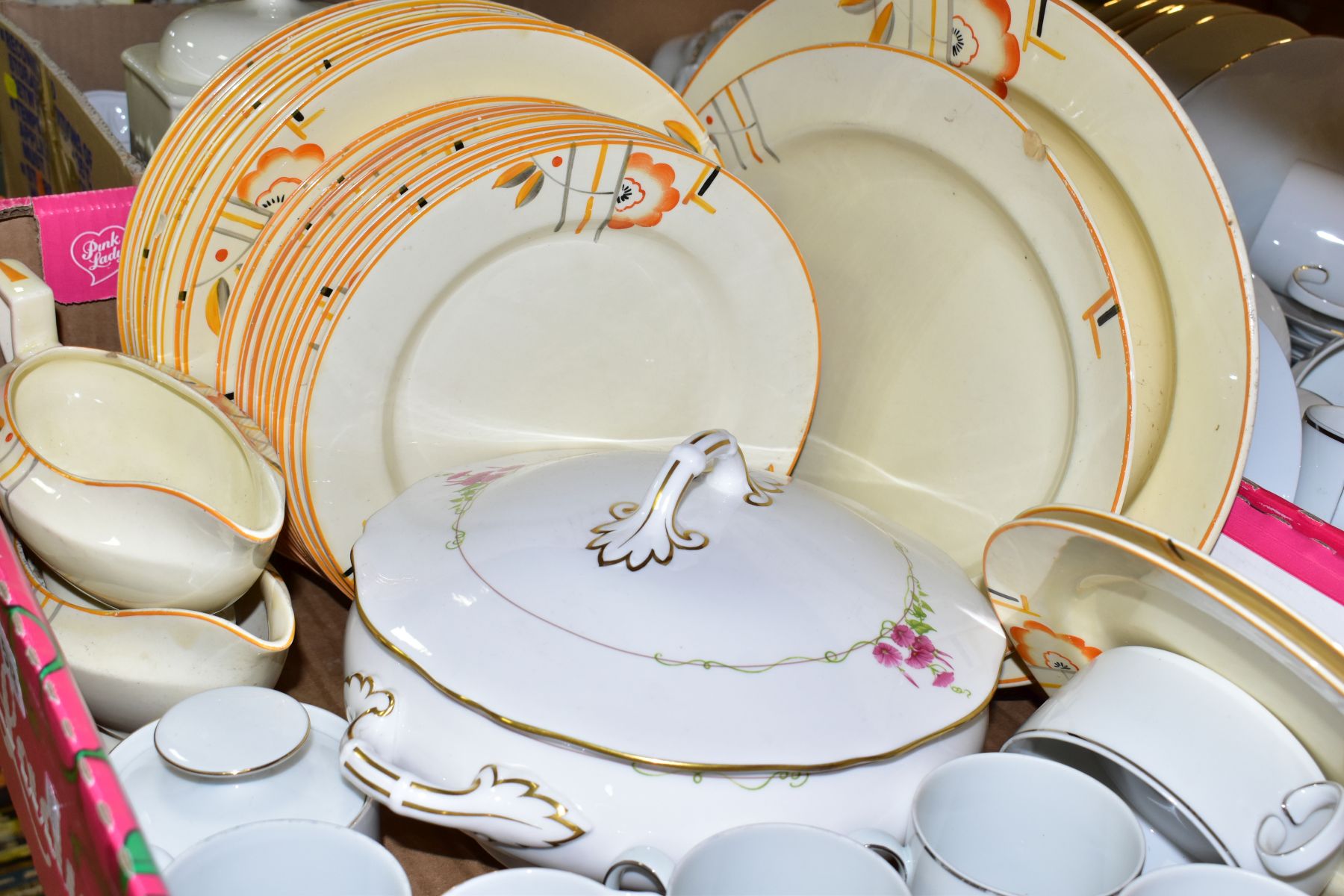 THREE BOXES OF CERAMIC TEA AND DINNERWARES, comprising a twenty eight piece Paragon/Royal Albert - Image 5 of 13