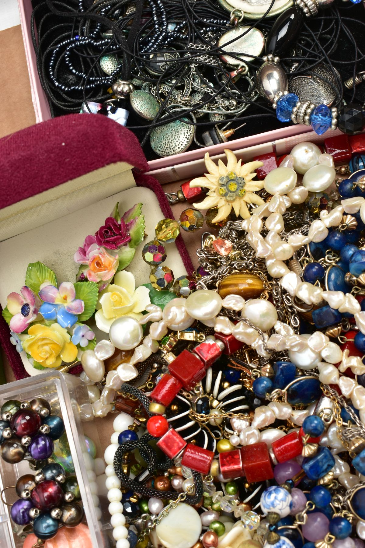 A BOX OF MOSTLY COSTUME JEWELLERY, to include a white metal RAF enamel brooch, stamped 'Silver', - Image 12 of 12