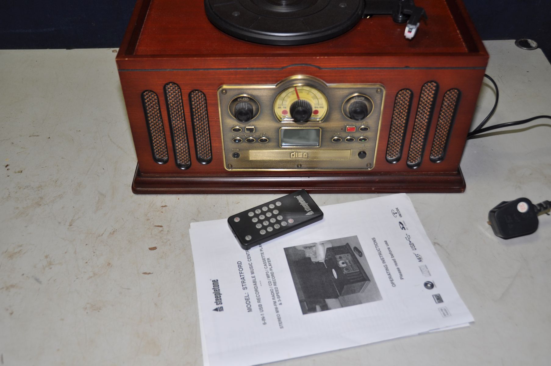 A STEEPLETONE STRATFORD RETRO STYLE MUSIC CENTRE with turntable, tape, CD, Radio (all working) Aux - Image 2 of 2