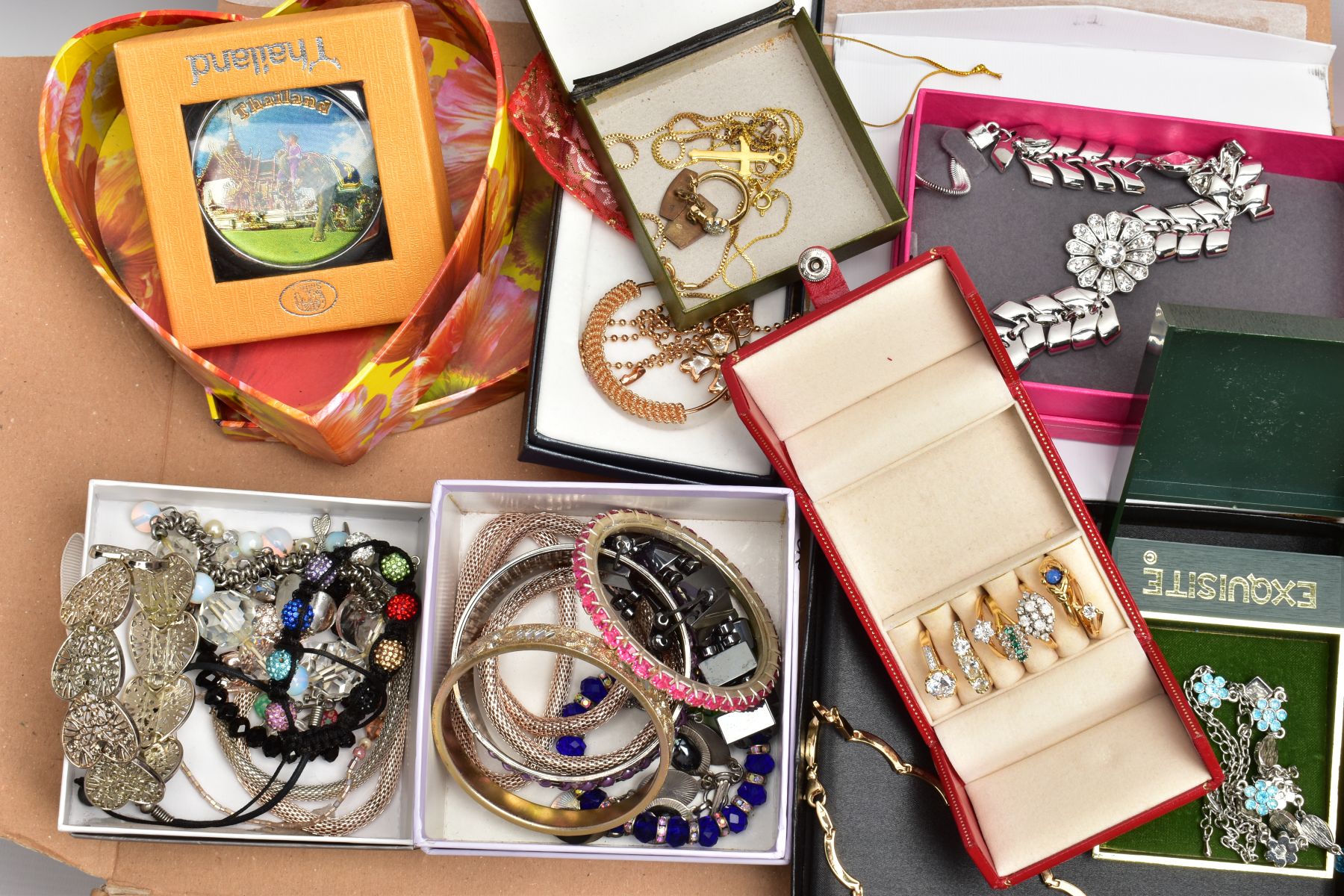 AN ASORTMENT OF COSTUME JEWELLERY, three boxes of costume jewellery containing a selection of - Image 4 of 14