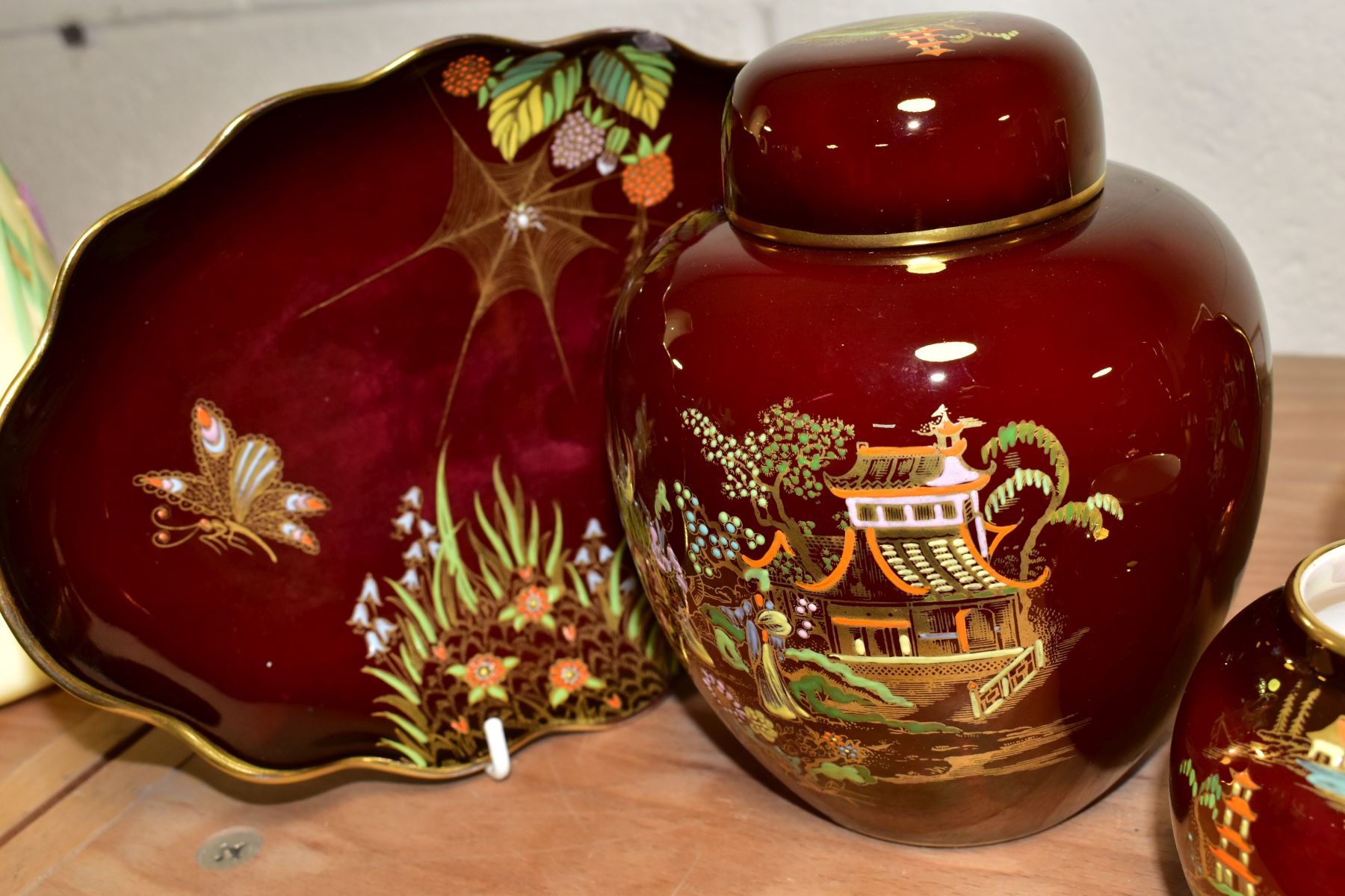 EIGHT PIECES OF CARLTON WARE ROUGE ROYALE, comprising a New Mikado pattern ginger jar and cover, - Image 7 of 13