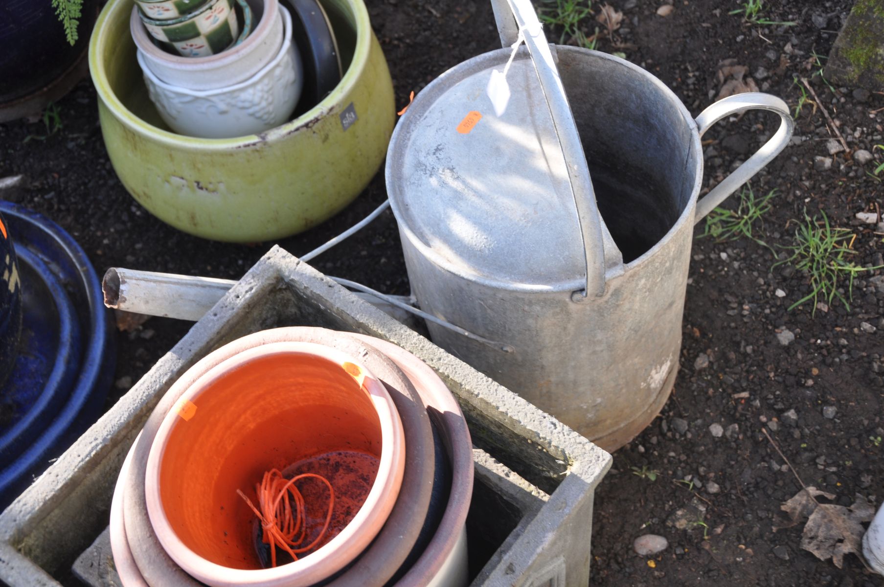 A VINTAGE GALVANISED WATERING CAN and seventeen plant pots including two square composite pots - Image 2 of 4