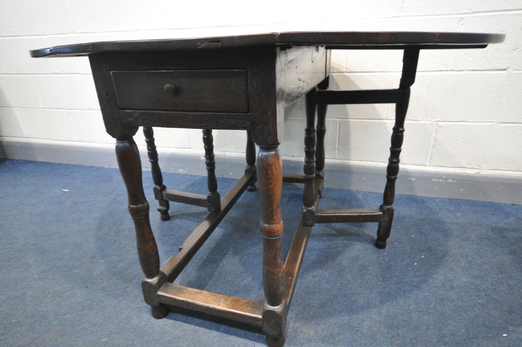AN 18TH CENTURY JOINT OAK OVAL TOP GATE LEG TABLE, with two drawers, on block and turned legs united - Image 3 of 4