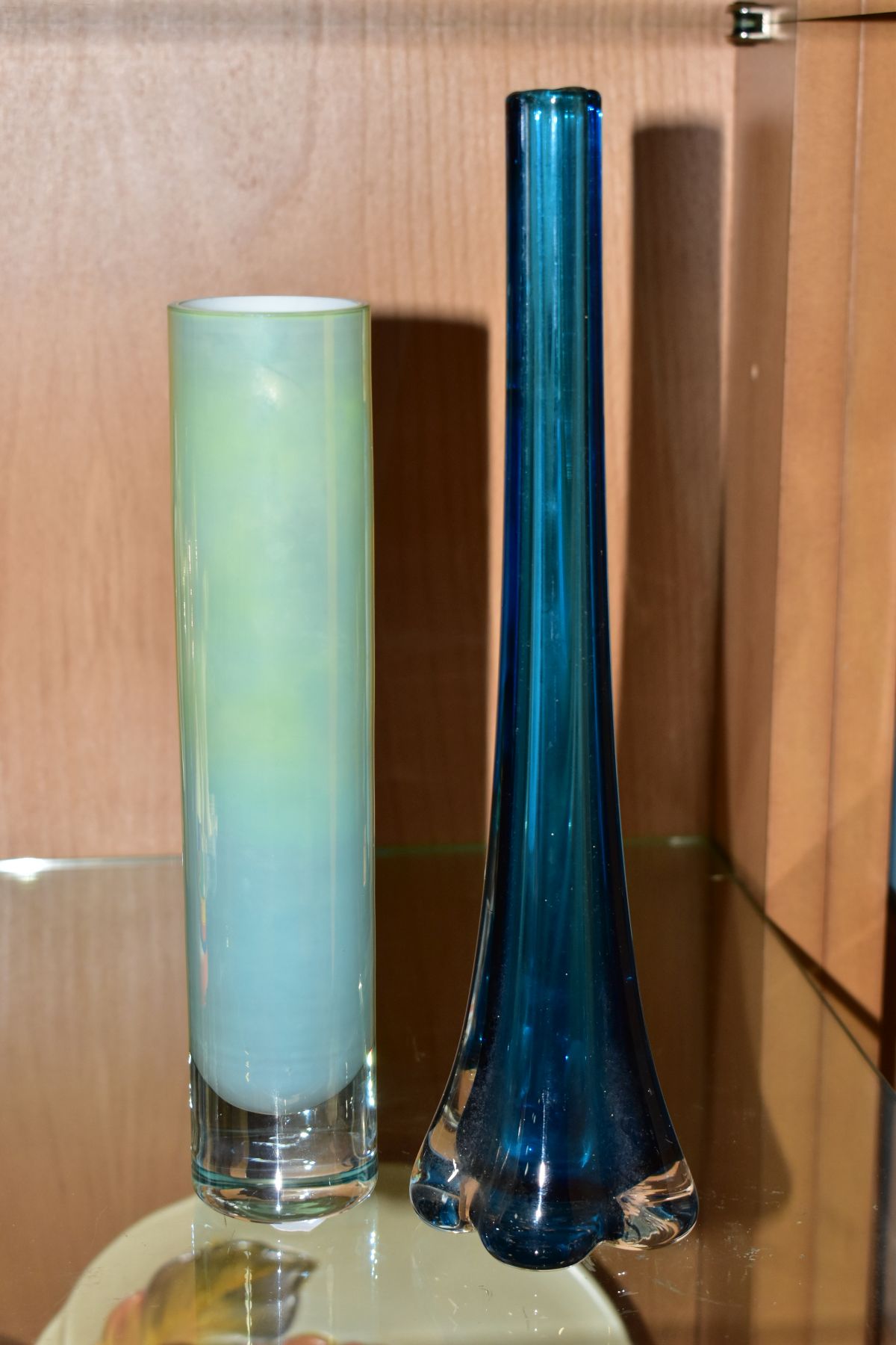 SIX PIECES OF MODERN COLOURED AND CLEAR GLASSWARE, including a Rogaska triangular candlestick, - Image 8 of 10