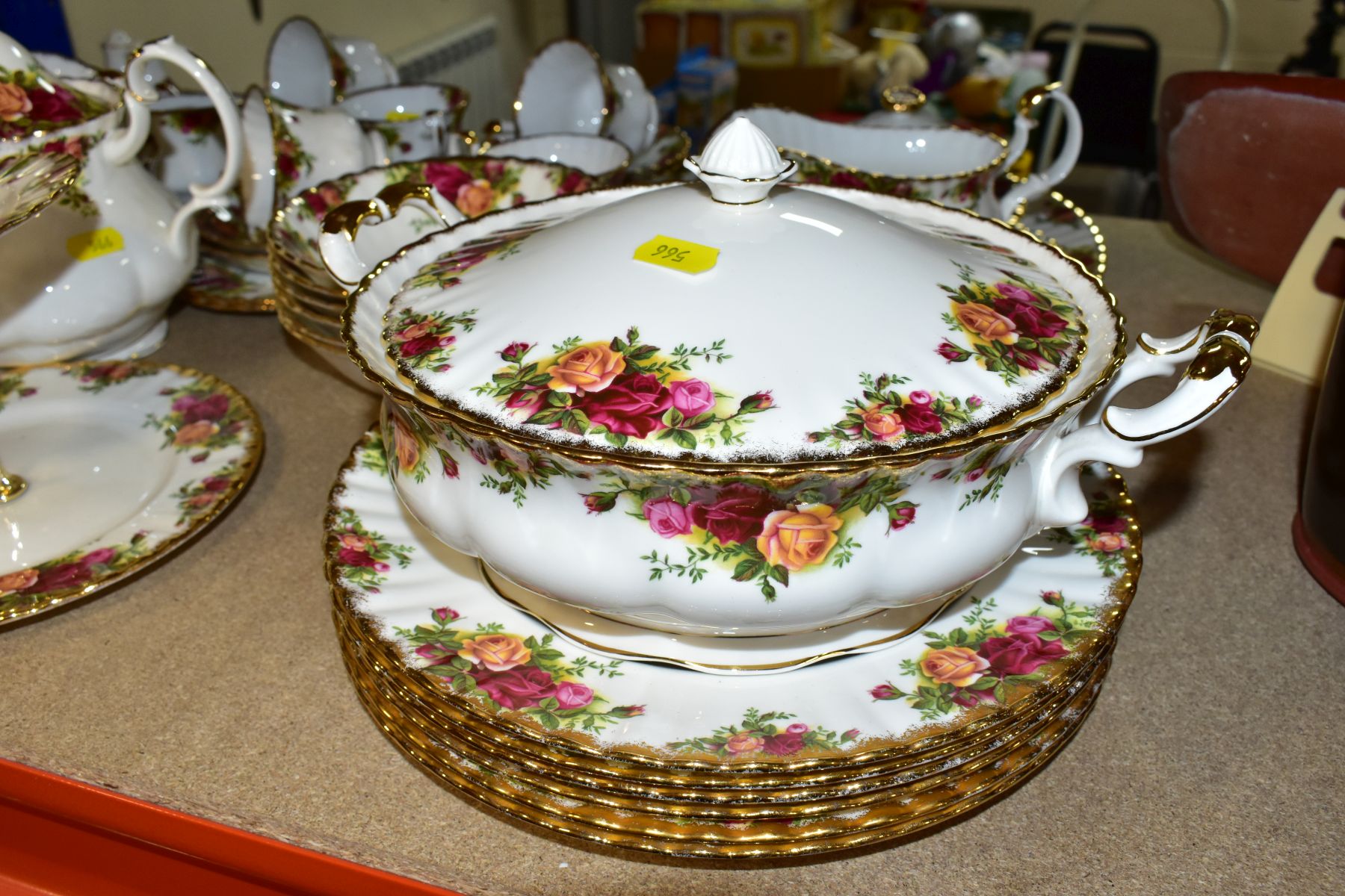 A FIFTY PIECE ROYAL ALBERT OLD COUNTRY ROSES DINNER SERVICE, comprising a teapot, a sugar bowl, a - Image 12 of 12