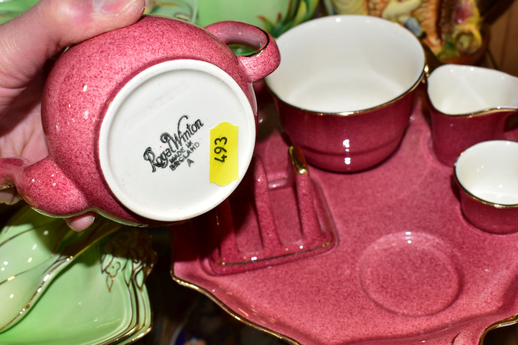 A GROUP OF ASSORTED ROYAL WINTON TABLE AND ORNAMENTAL WARES, including a breakfast for one set on - Image 7 of 17