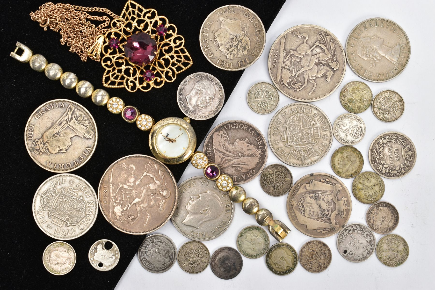 A SMALL AMOUNT OF COINS AND COSTUME JEWELLERY, to include Victoria Half Crown, double Florin, half - Bild 4 aus 7