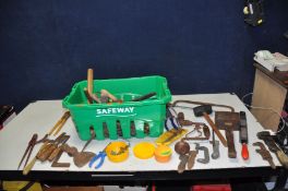 A TRAY CONTINING VINTAGE HANDTOOLS including tin snips, hand brace, engineers compass, pop riveter