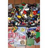 A QUANTITY OF ASSORTED LOOSE LEGO AND OTHER SIMILAR CONSTRUCTIONAL TOYS