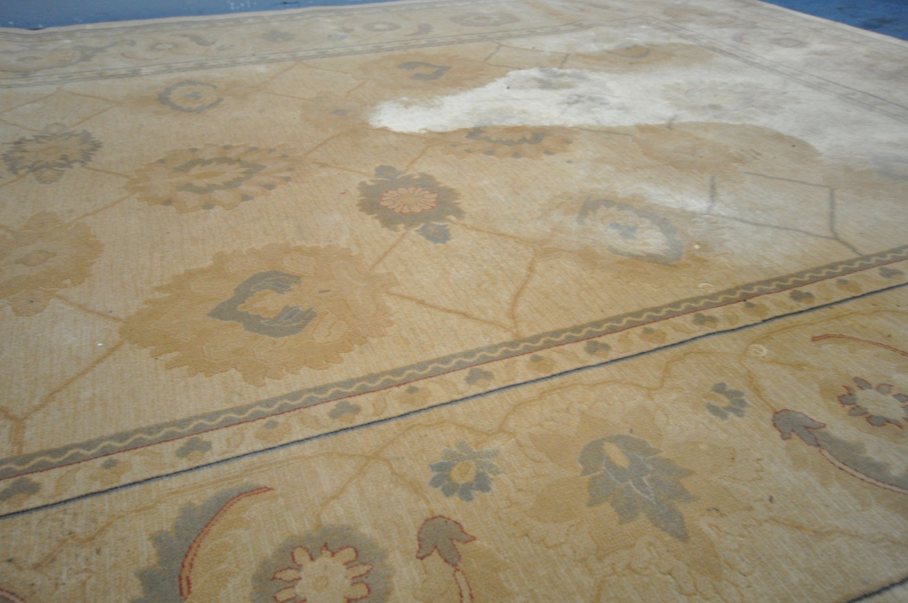 A LARGE GOLD UPHOLSTERED CARPET SQUARE, 366cm x 274cm (condition:-stain to centre of rug) - Image 2 of 5