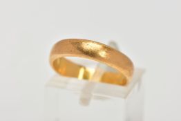 A 22CT GOLD BAND RING, misshapen ring, plain polished design, hallmarked Glasgow, approximate