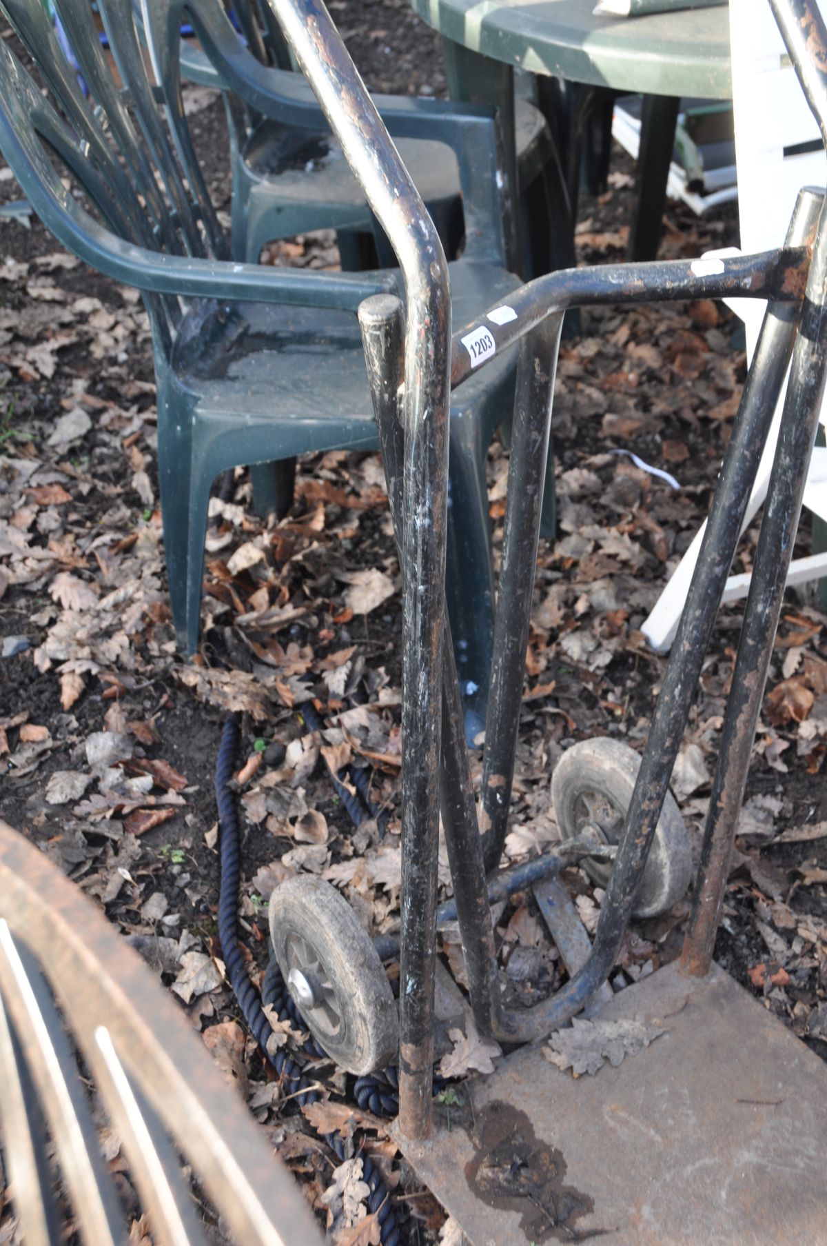 A VINATGE METAL SACK TRUCK with solid rubber 8in wheels - Image 2 of 2