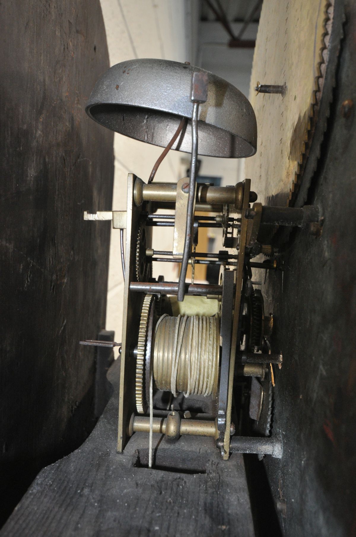 A GEORGIAN CARVED OAK LONGCASE CLOCK, the hood enclosing a brass 10 1/2' dial, moonphase to arch, - Image 5 of 7