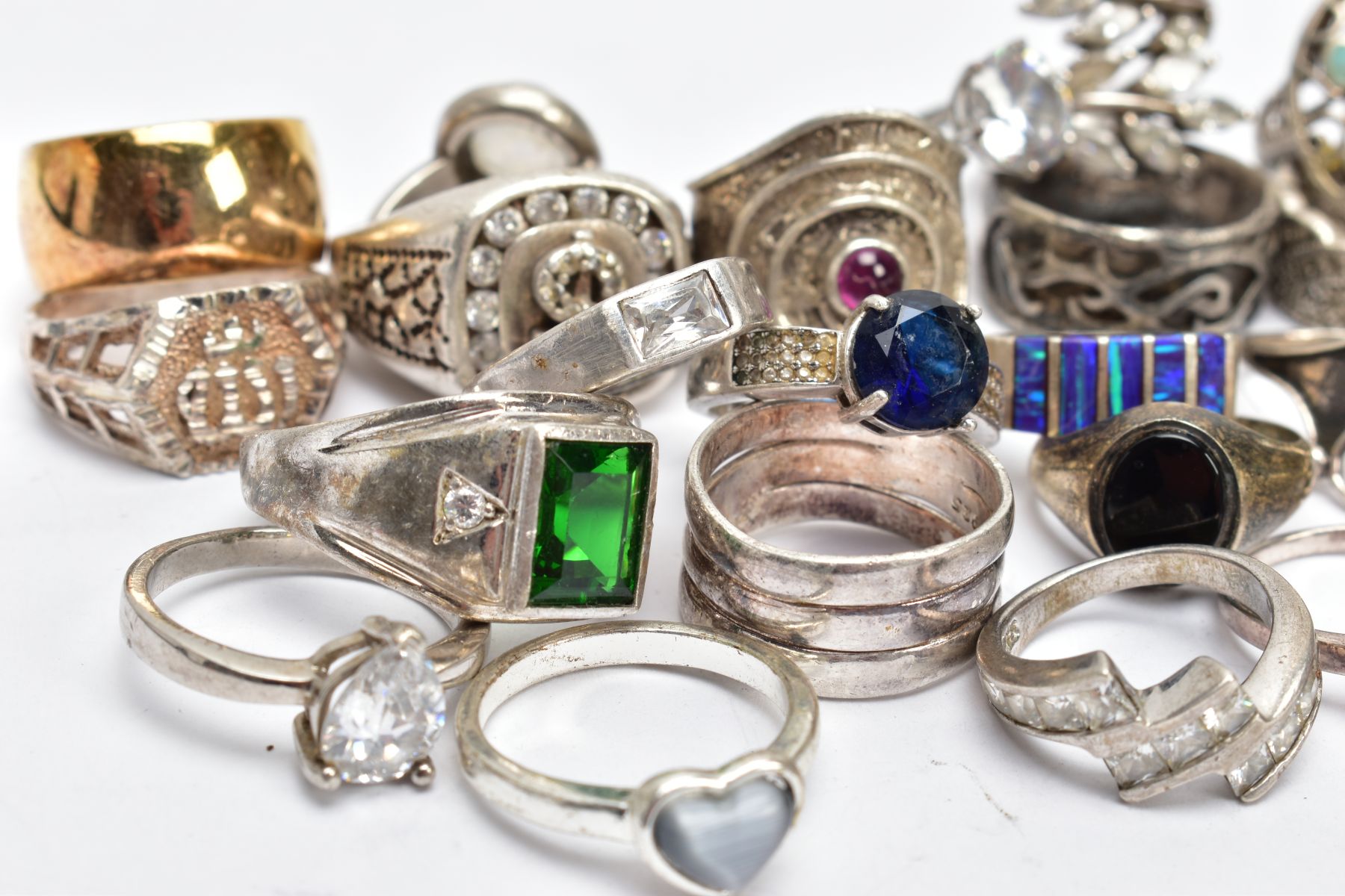 AN ASSORTEMENT OF WHITE METAL RINGS, to include a large silver signet ring set with colourless - Image 3 of 5
