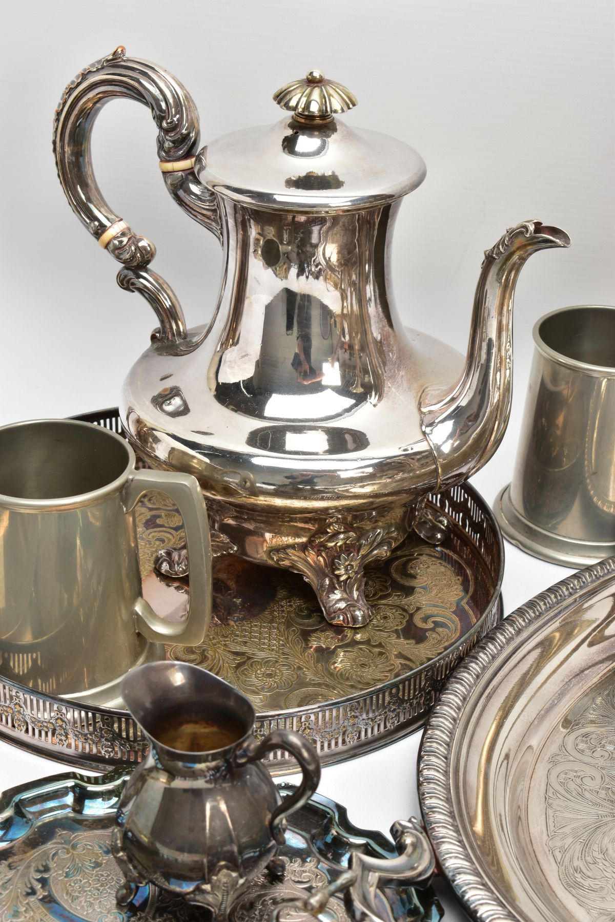 A BOX OF ASSORTED WHITE METAL WARE, to include a silver-plated teapot, a white metal floral centre - Image 7 of 11