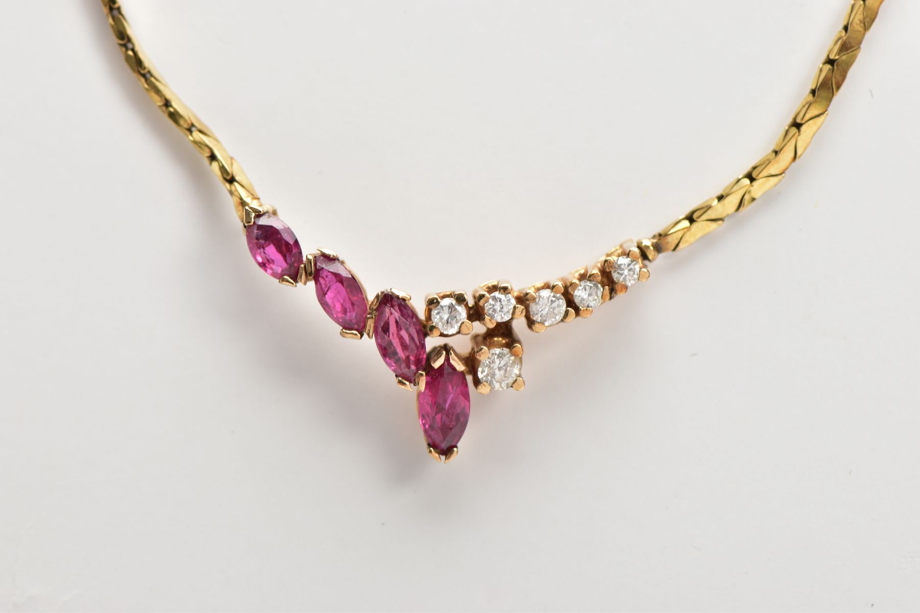 A RUBY AND DIAMOND COLLAR NECKLACE, a yellow metal flat link chain leading onto four graduating - Image 4 of 5