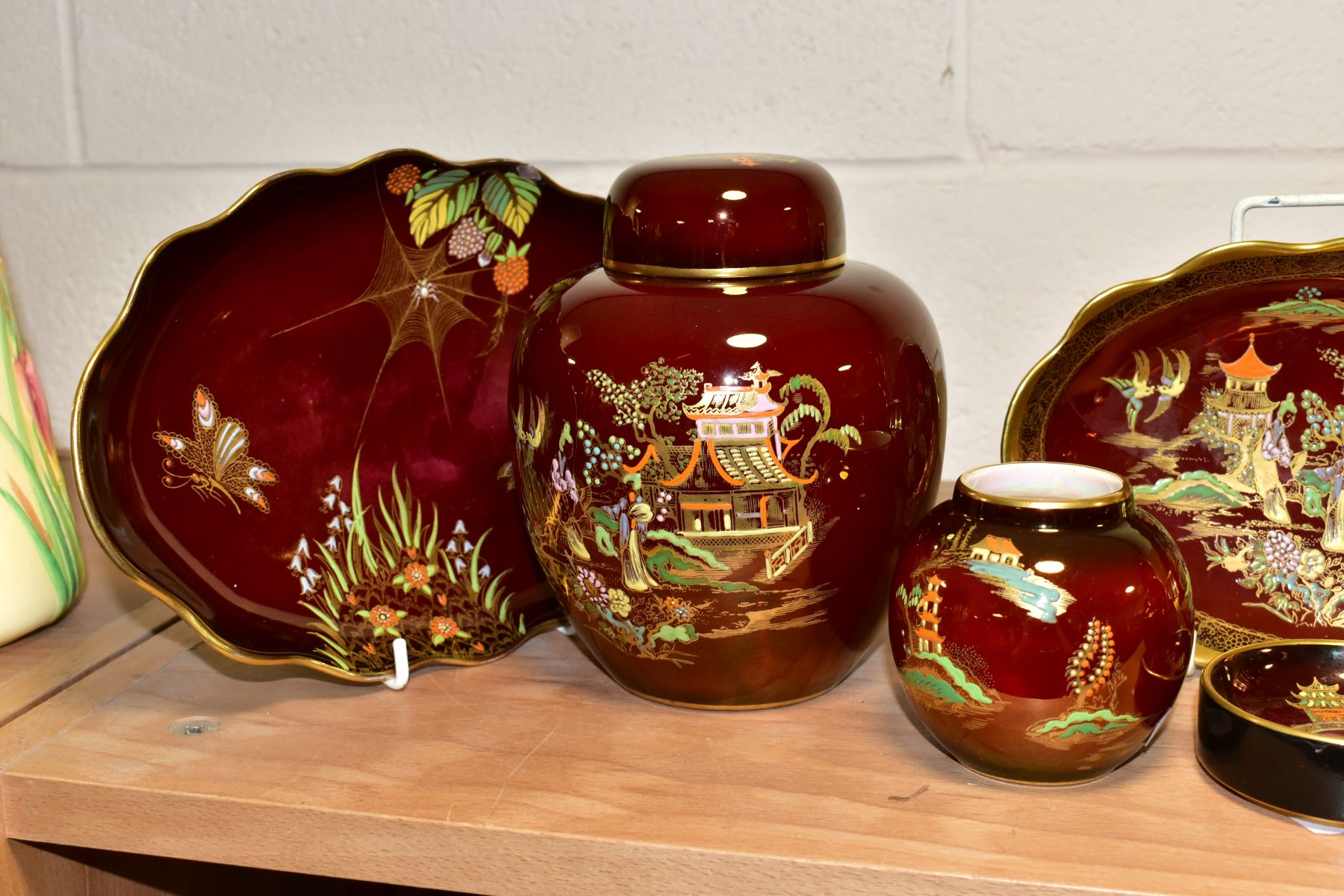 EIGHT PIECES OF CARLTON WARE ROUGE ROYALE, comprising a New Mikado pattern ginger jar and cover, - Image 3 of 13