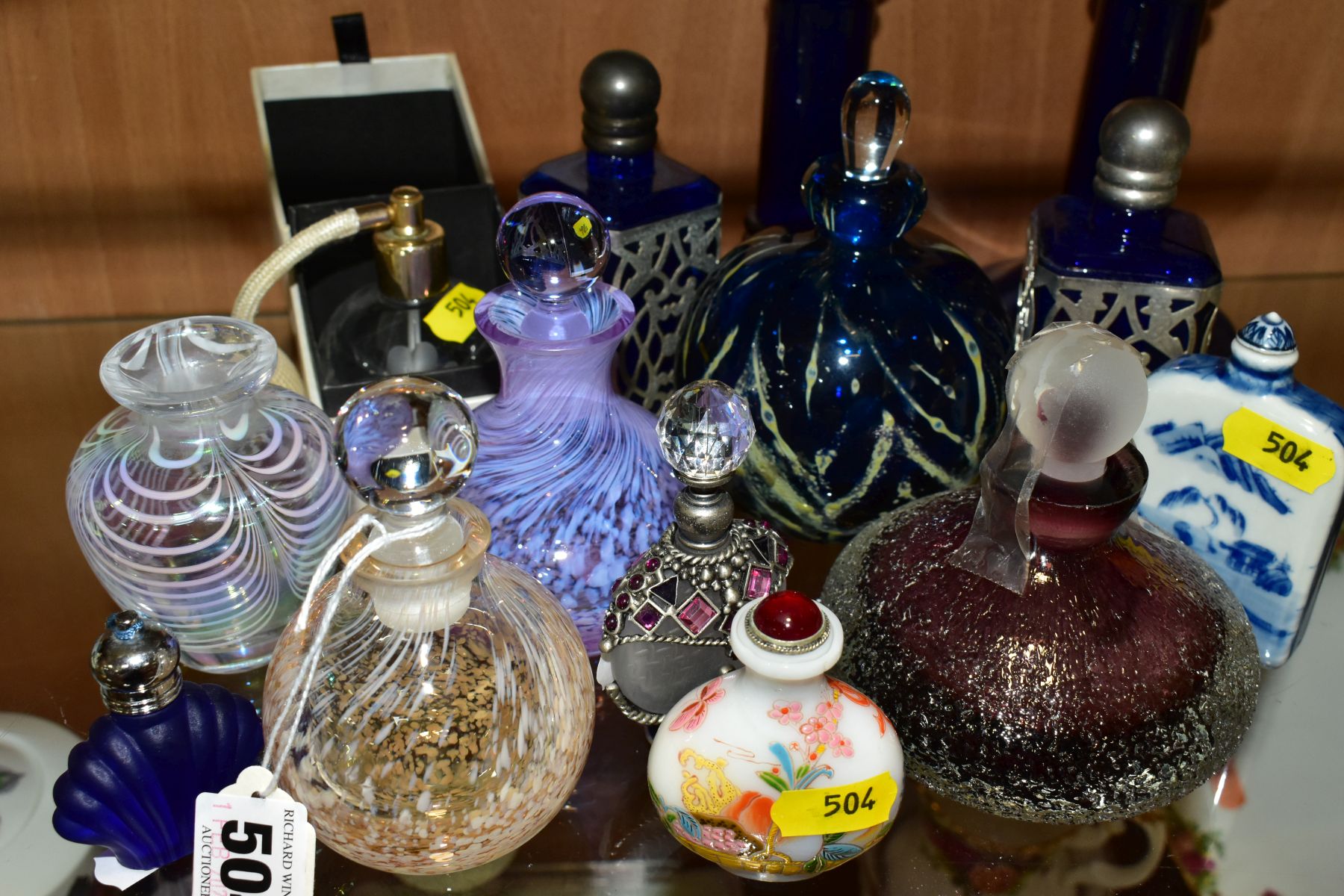 A COLLECTION OF MODERN GLASSWARE, ETC, primarily decorative scent bottles, including a Mdina - Image 14 of 14