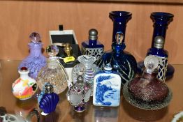 A COLLECTION OF MODERN GLASSWARE, ETC, primarily decorative scent bottles, including a Mdina