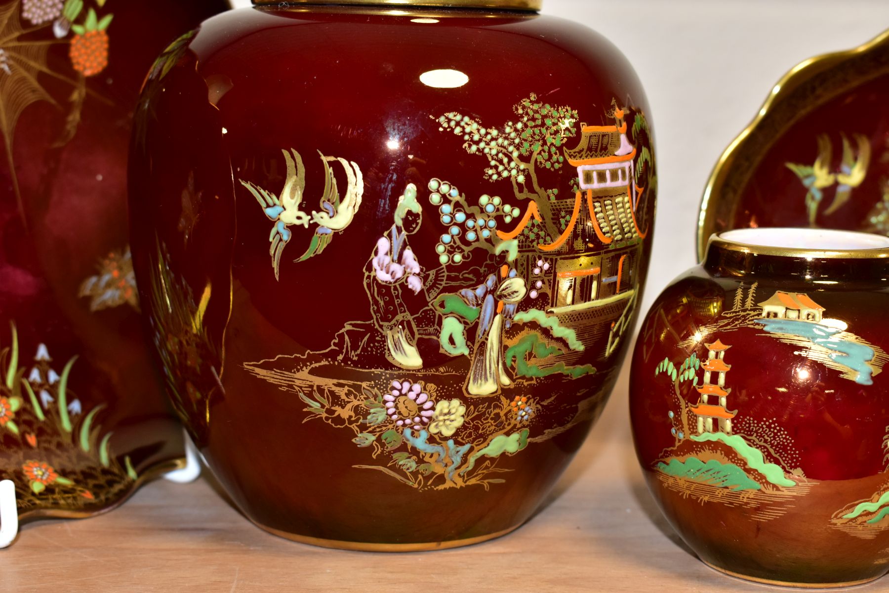 EIGHT PIECES OF CARLTON WARE ROUGE ROYALE, comprising a New Mikado pattern ginger jar and cover, - Image 12 of 13