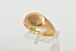 AN 18CT GOLD GENTS SIGNET RING, plain polished oval form, to a plain polished band, hallmarked