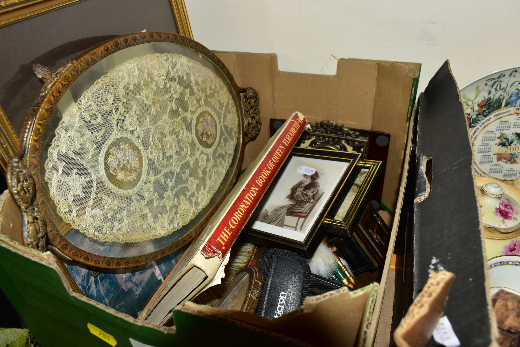 SIX BOXES AND LOOSE CERAMICS, GLASS, METALWARE, PICTURES AND SUNDRY ITEMS, to include a quantity - Image 11 of 15