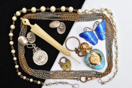 AN ASSORTMENT OF SILVER AND OTHER ITEMS, to include a pair of silver Deakin & Francis chain link