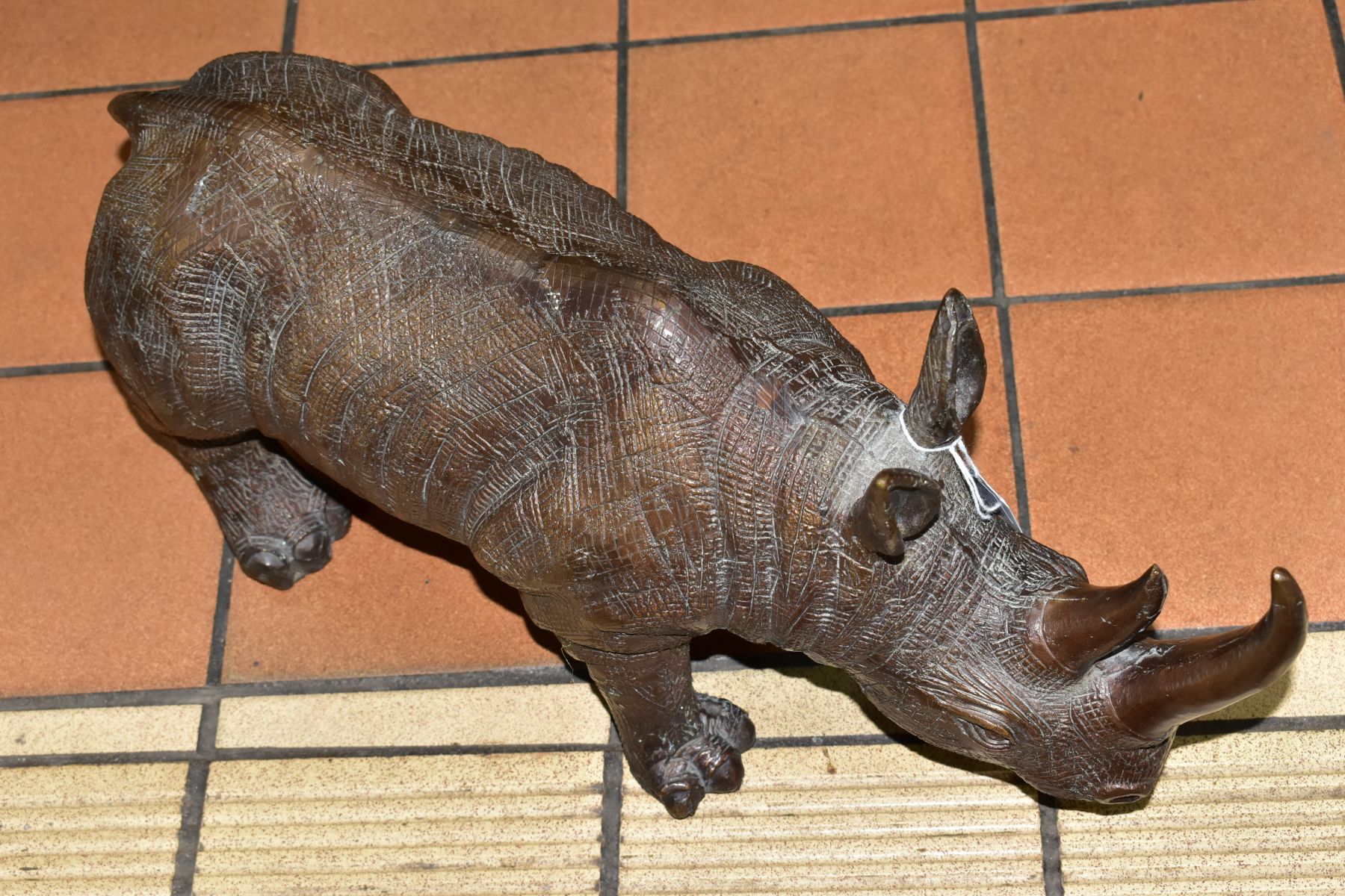 A BRONZE RHINOCEROS FIGURE, height 18cm, length 50cm, heavy (Condition report: good, no obvious - Image 6 of 7