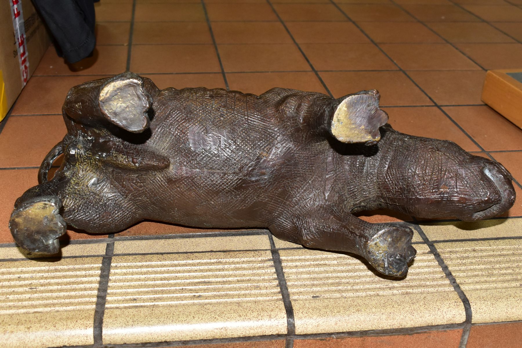 A BRONZE RHINOCEROS FIGURE, height 18cm, length 50cm, heavy (Condition report: good, no obvious - Image 7 of 7