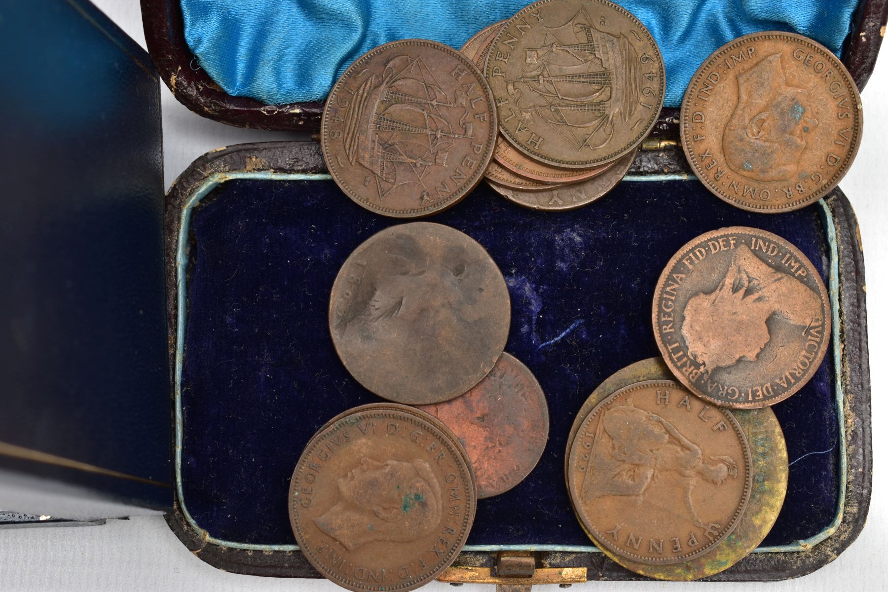 A BOX OF ASSORTED SILVER AND COSTUME JEWELLERY, to include a hinged silver bangle with floral - Image 2 of 7