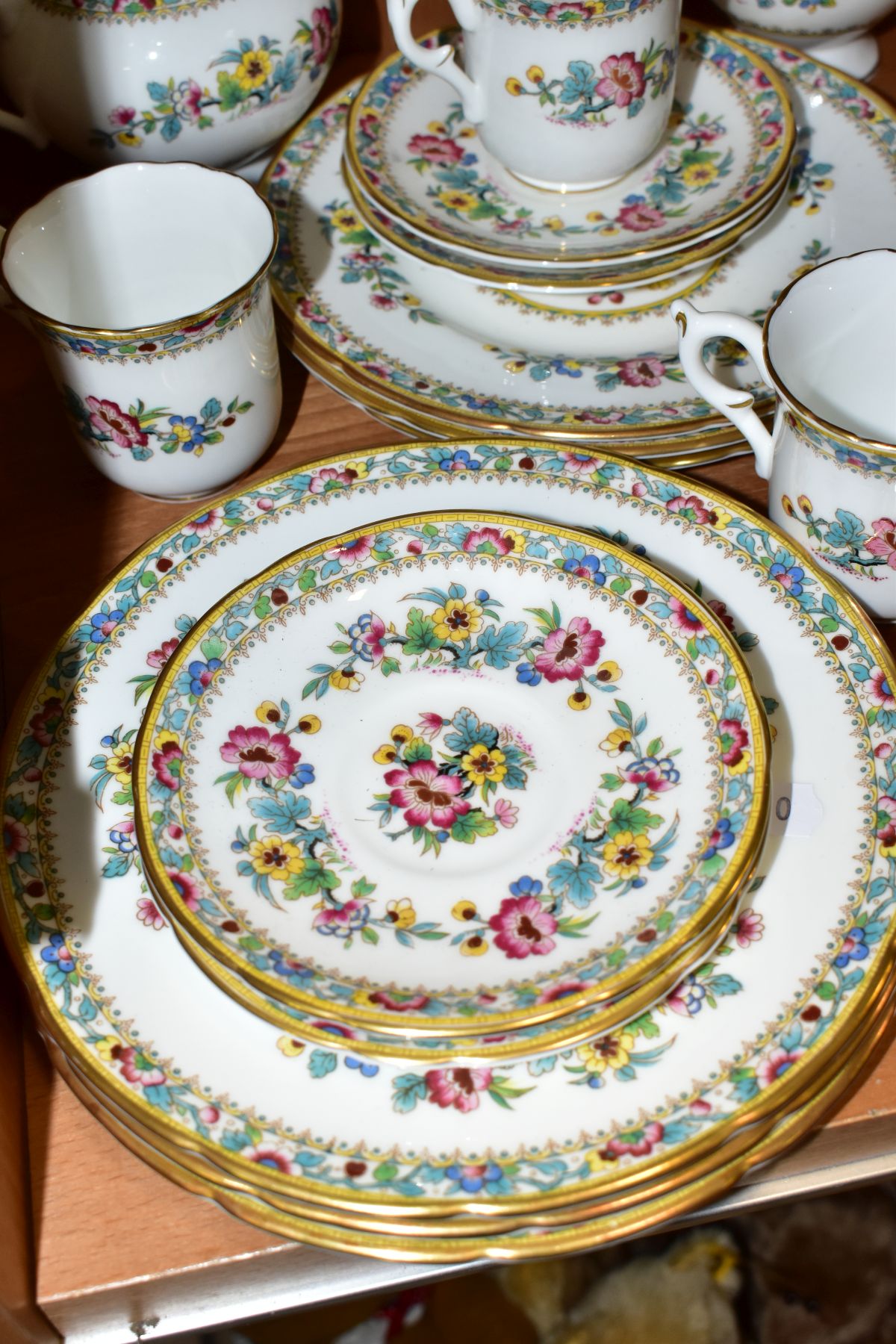 A COALPORT MING ROSE PATTERN PART TEA / COFFEE SERVICE, comprising a twin handled sugar bowl and - Image 7 of 8