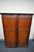 AN EARLY 20TH CENTURY MAHOGANY DOUBLE DOOR GENTLEMANS WARDROBE, the interior fitted out with