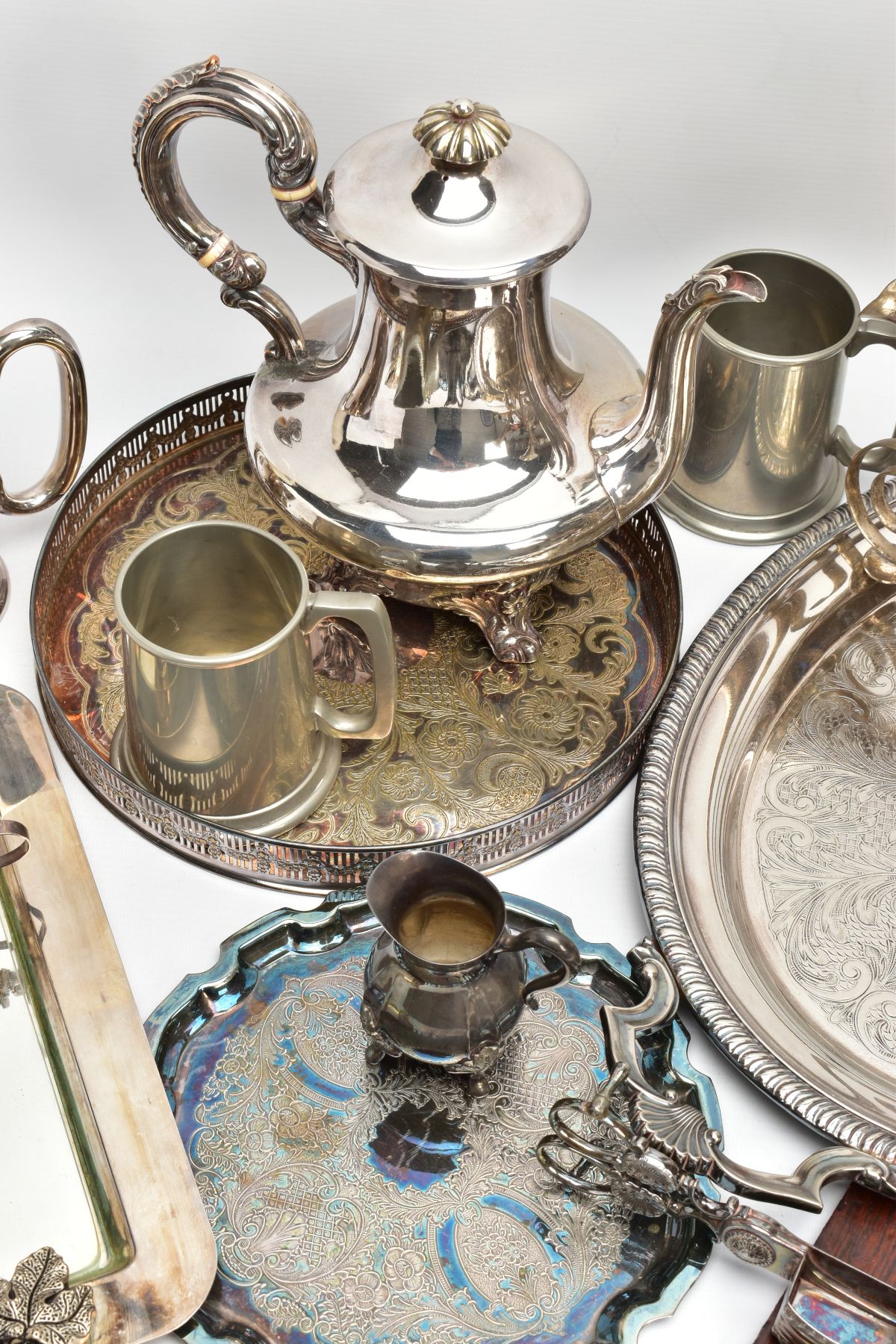 A BOX OF ASSORTED WHITE METAL WARE, to include a silver-plated teapot, a white metal floral centre - Image 10 of 11