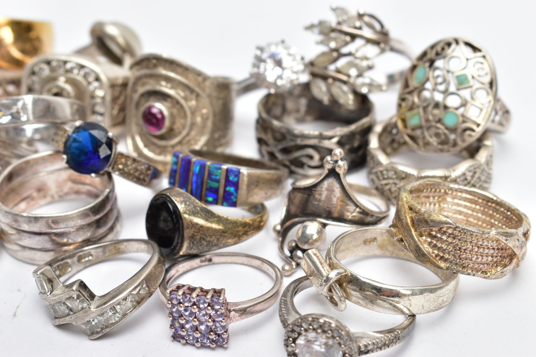 AN ASSORTEMENT OF WHITE METAL RINGS, to include a large silver signet ring set with colourless - Image 4 of 5