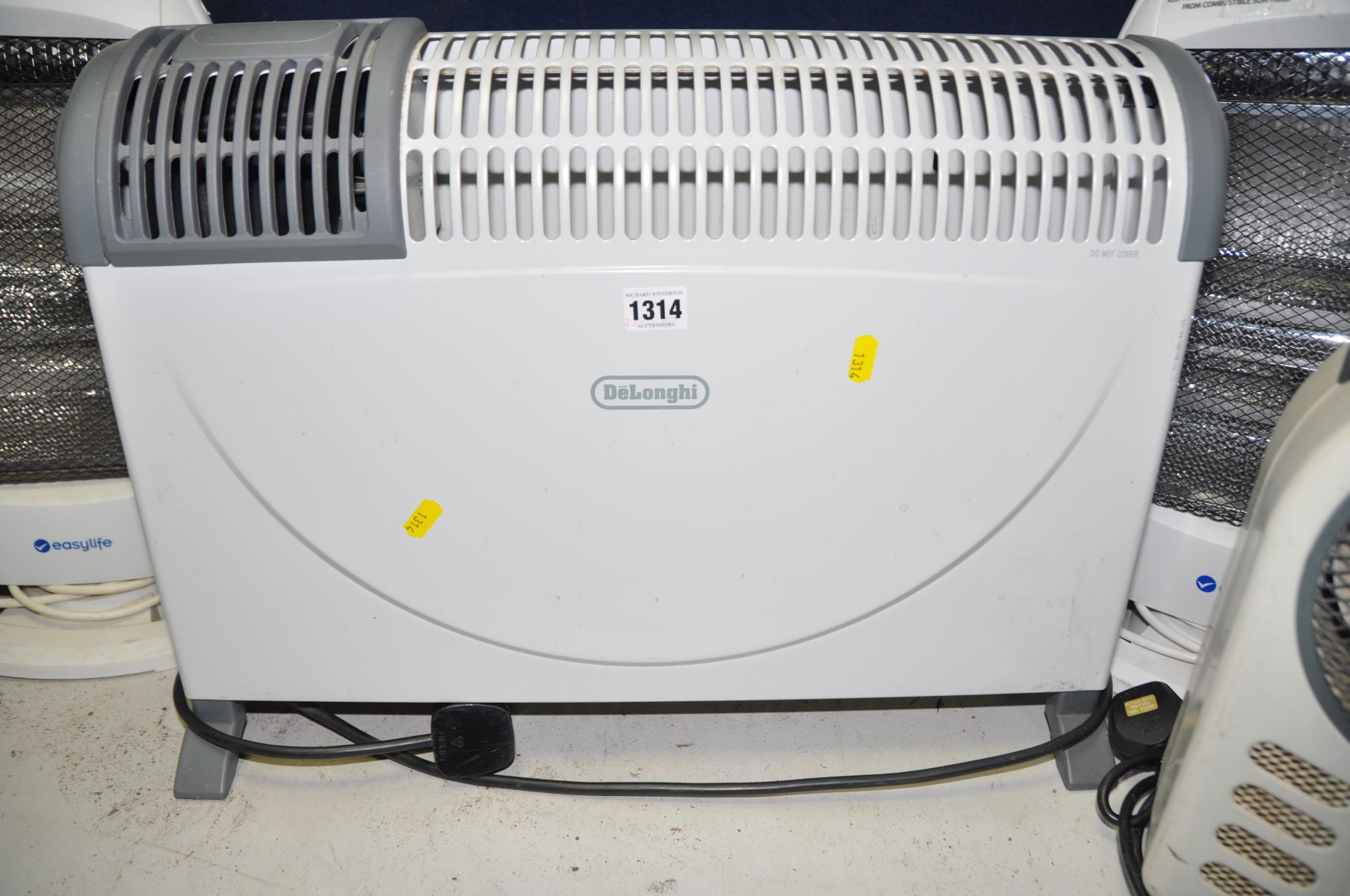 A SELECTION OF HEATERS comprising of three Easylife halogen heaters, two Hotwave blow heaters and - Image 4 of 4